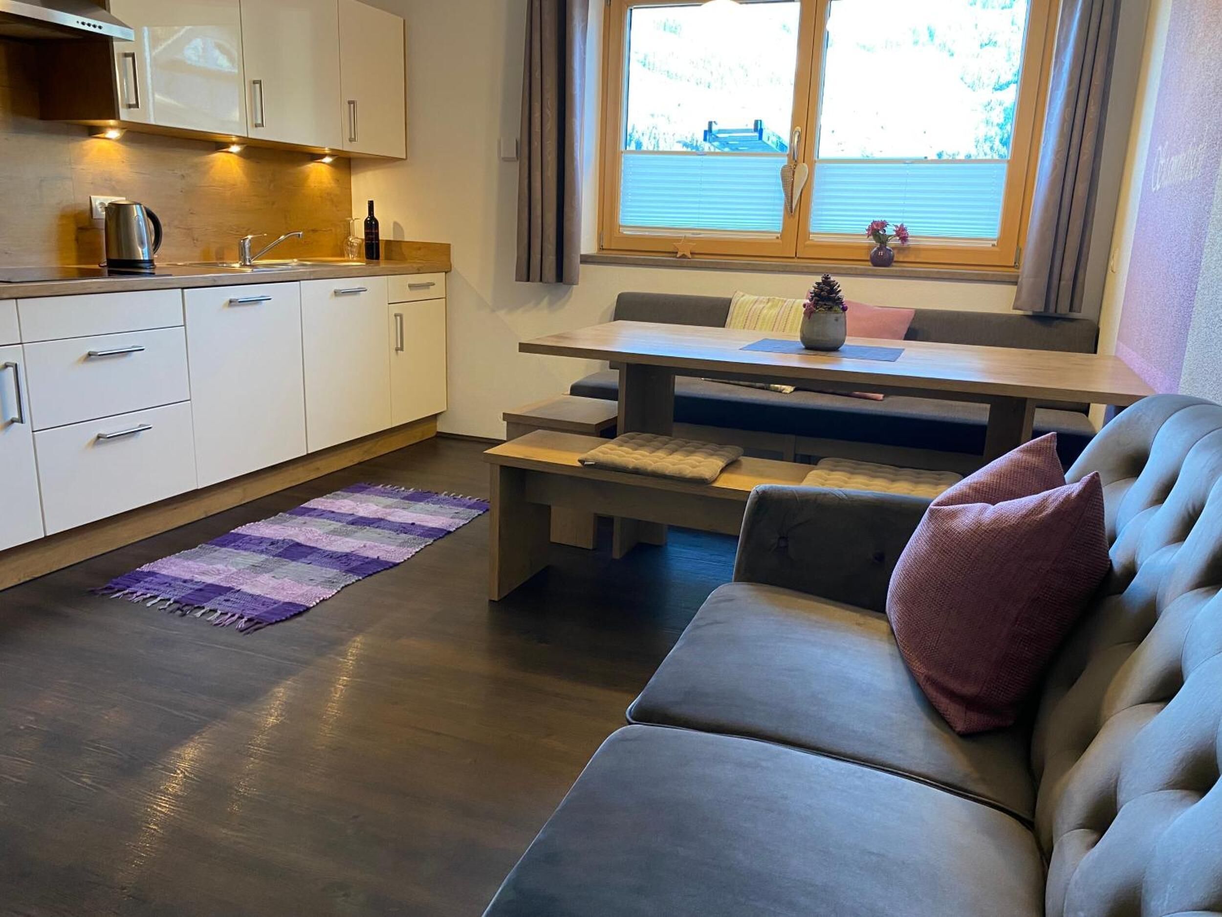 TV, fireplace, stereo