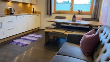 Fernseher, Kamin, Stereoanlage