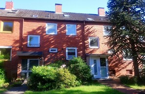 Exterior - Apartment 'Fewo Altengroden Süd Wilhelmshaven' with Shared Garden and Wi-Fi (Wilhelmshaven)