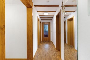 Interior - Holiday Apartment "Schwalbennest" with Shared Garden, Balcony and Wi-Fi (Donaueschingen)