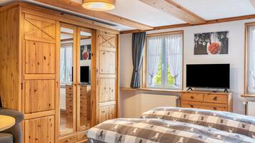 1 bedroom, free WiFi, bed sheets