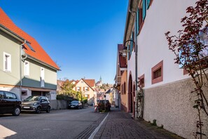 Property grounds - Apartment 'Schmidt' with Wi-Fi and Air Conditioning (Bahlingen am Kaiserstuhl)