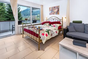 Iron/ironing board, free WiFi, bed sheets - Studio 'Tannenwald' with Balcony and Wi-Fi (Bad Wildbad)
