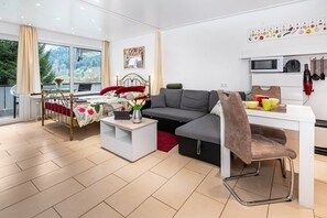 TV - Studio 'Tannenwald' with Balcony and Wi-Fi (Bad Wildbad)