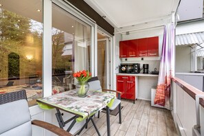 Outdoor dining - Studio 'Tannenwald' with Balcony and Wi-Fi (Bad Wildbad)