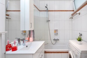 Shower, hair dryer, towels