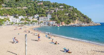 Apartment in Calella near Sand Beach