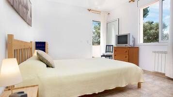 3 chambres, fer et planche à repasser, Wi-Fi gratuit