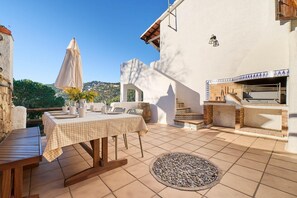 Outdoor dining - Villa in Costa Brava with Private Pool (Lloret de Mar)