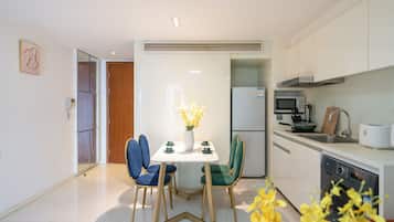 Apartment, 3 Schlafzimmer | Eigene Küche | Großer Kühlschrank, Wasserkocher, Kochgeschirr/Geschirr/Besteck