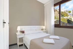 5 bedrooms, iron/ironing board, free WiFi