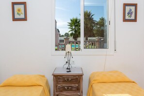 3 bedrooms, iron/ironing board, free WiFi