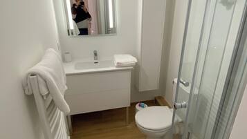 Classic Apartment, 1 Bedroom | Bathroom | Shower, hair dryer