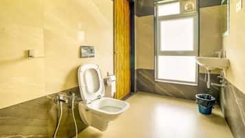 Superior Double Room, Garden View | Bathroom