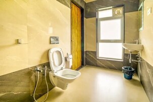 Superior Double Room, Garden View | Bathroom