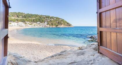 Villa in Llafranc by the Sandy Beach