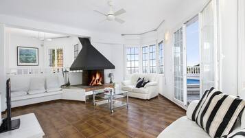 Smart-tv en een open haard