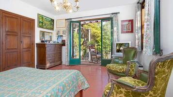 4 slaapkamers, een strijkplank/strijkijzer, gratis wifi