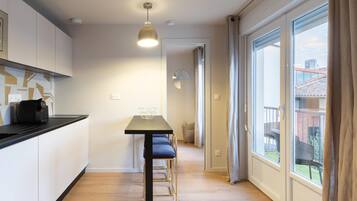 Classic Apartment, 2 Bedrooms | Dining