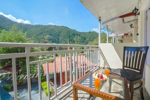 Skrivebord, lydisolert og wi-fi (inkludert)