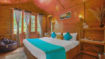 Family Room | 1 bedroom, desk, soundproofing, free WiFi