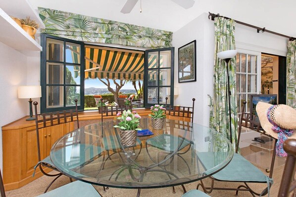 Dining - Villa in Llafranc with Sea Views & Pool (Llafranc)