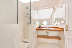 Shower, towels