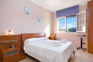 4 habitaciones, tabla de planchar con plancha y wifi gratis 