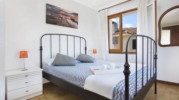 5 bedrooms, iron/ironing board, free WiFi