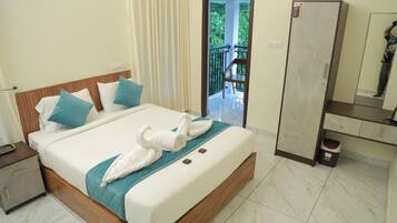 Executive Room | In-room safe, desk, laptop workspace, free WiFi