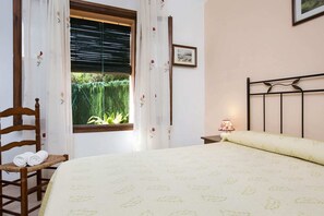3 chambres, fer et planche Ă repasser