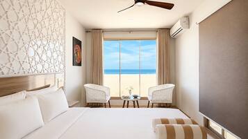 Deluxe Double Room, Sea View | In-room safe, desk, laptop workspace, soundproofing