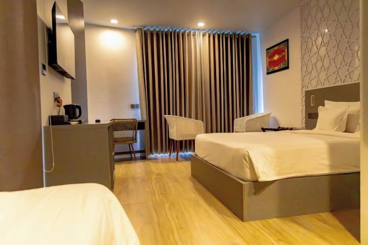 In-room safe, desk, laptop workspace, soundproofing