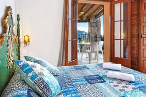 6 bedrooms, iron/ironing board, free WiFi