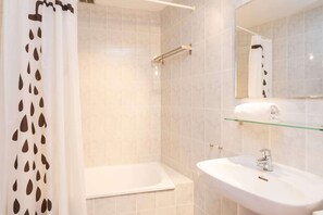 Shower - Villa in Costa Brava with Private Pool (Vidreres)