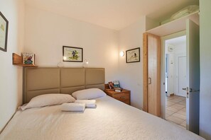 2 bedrooms, iron/ironing board, free WiFi - Apartment in Llafranc with Waterfront Views (Llafranc)