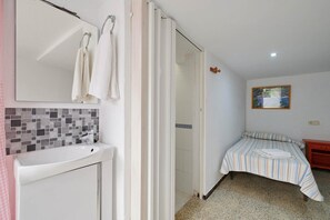 Shower, towels