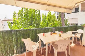 Outdoor dining - Apartment for 3 people in Spain (Calella de Palafrugell, Llafranc)