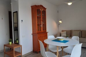 Dining - Apartment in Canyelles near the Beach (Lloret de Mar)