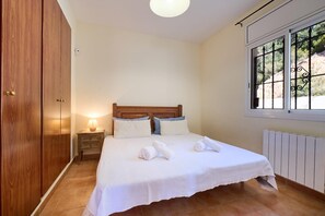 3 habitaciones, tabla de planchar con plancha y acceso a internet