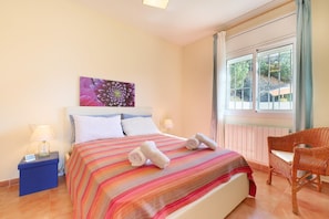 3 bedrooms, iron/ironing board, free WiFi