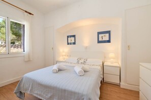 3 bedrooms, iron/ironing board, free WiFi