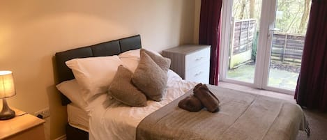 5 室のベッドルーム、WiFi、ベッドシーツ