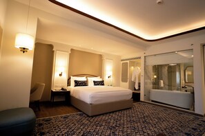 Egyptian cotton sheets, premium bedding, minibar, in-room safe - Bhagirathi By Atishay (Haridwar)