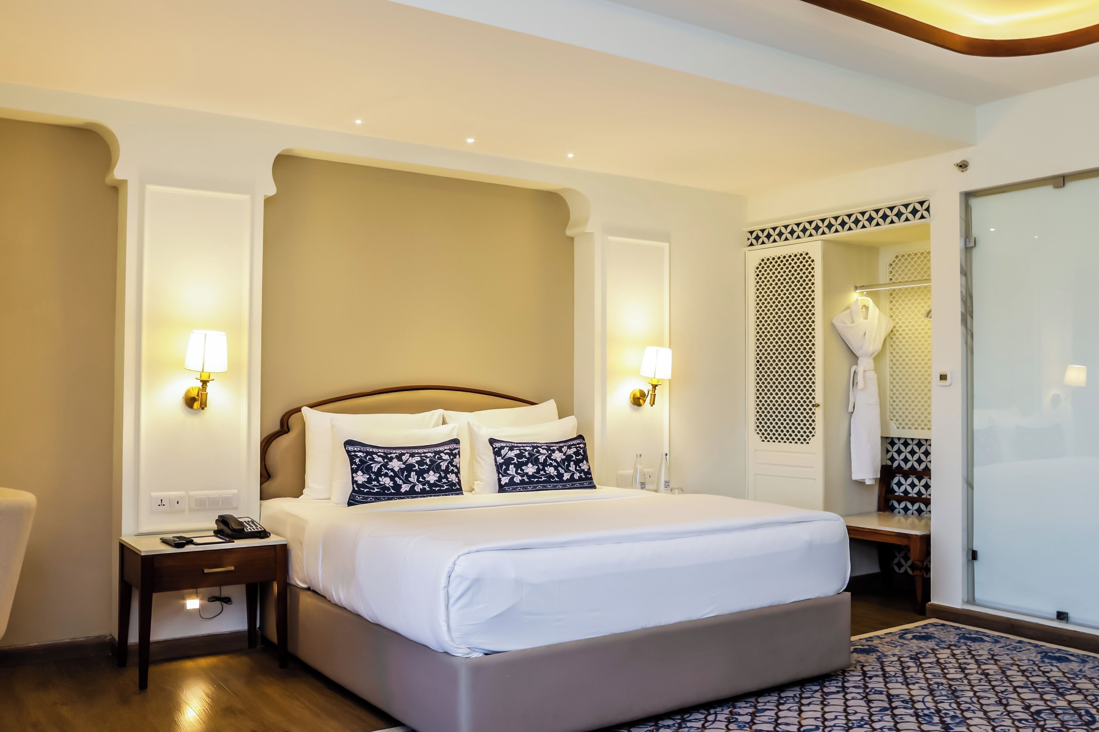 Sábanas de algodón egipcio, ropa de cama de alta calidad y minibar 