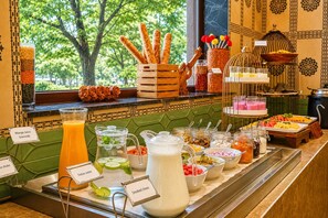 Bao gồm bữa sáng buffet hàng ngày 