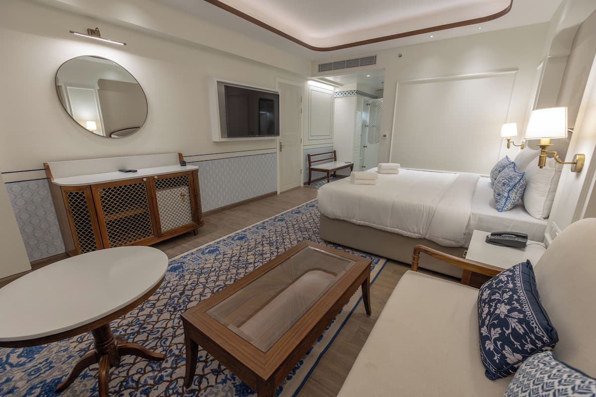 Triveni King room