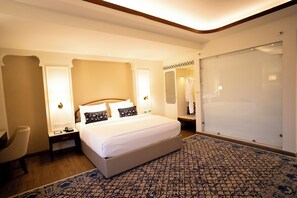 Egyptian cotton sheets, premium bedding, minibar, in-room safe - Bhagirathi By Atishay (Haridwar)