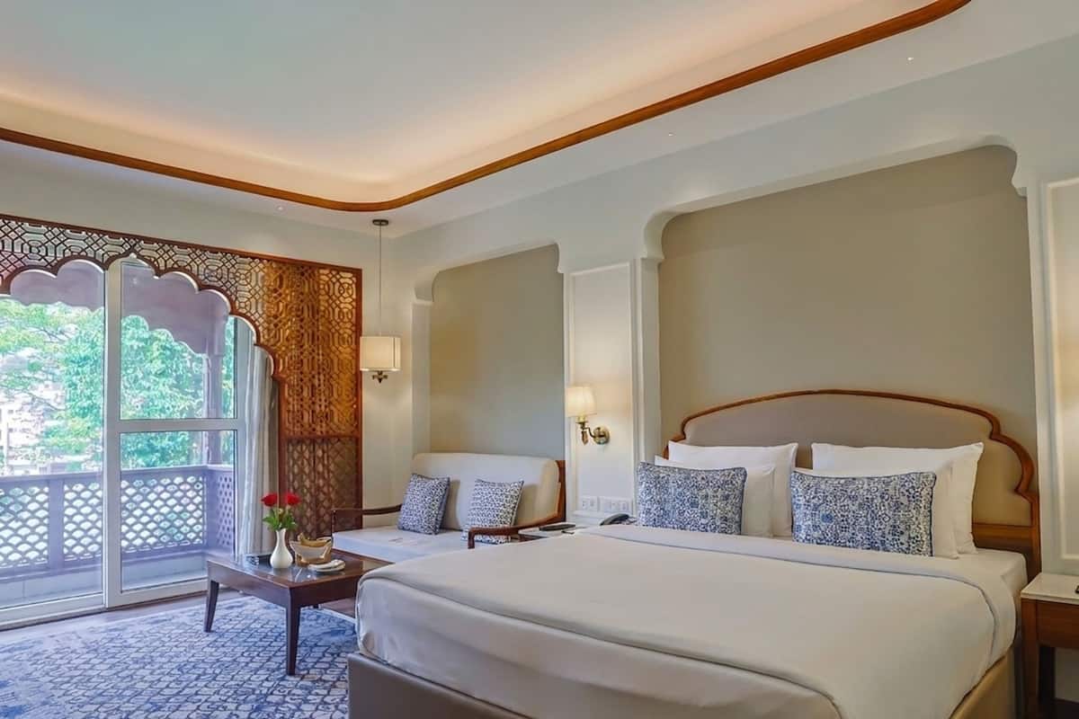 Egyptian cotton sheets, premium bedding, minibar, in-room safe