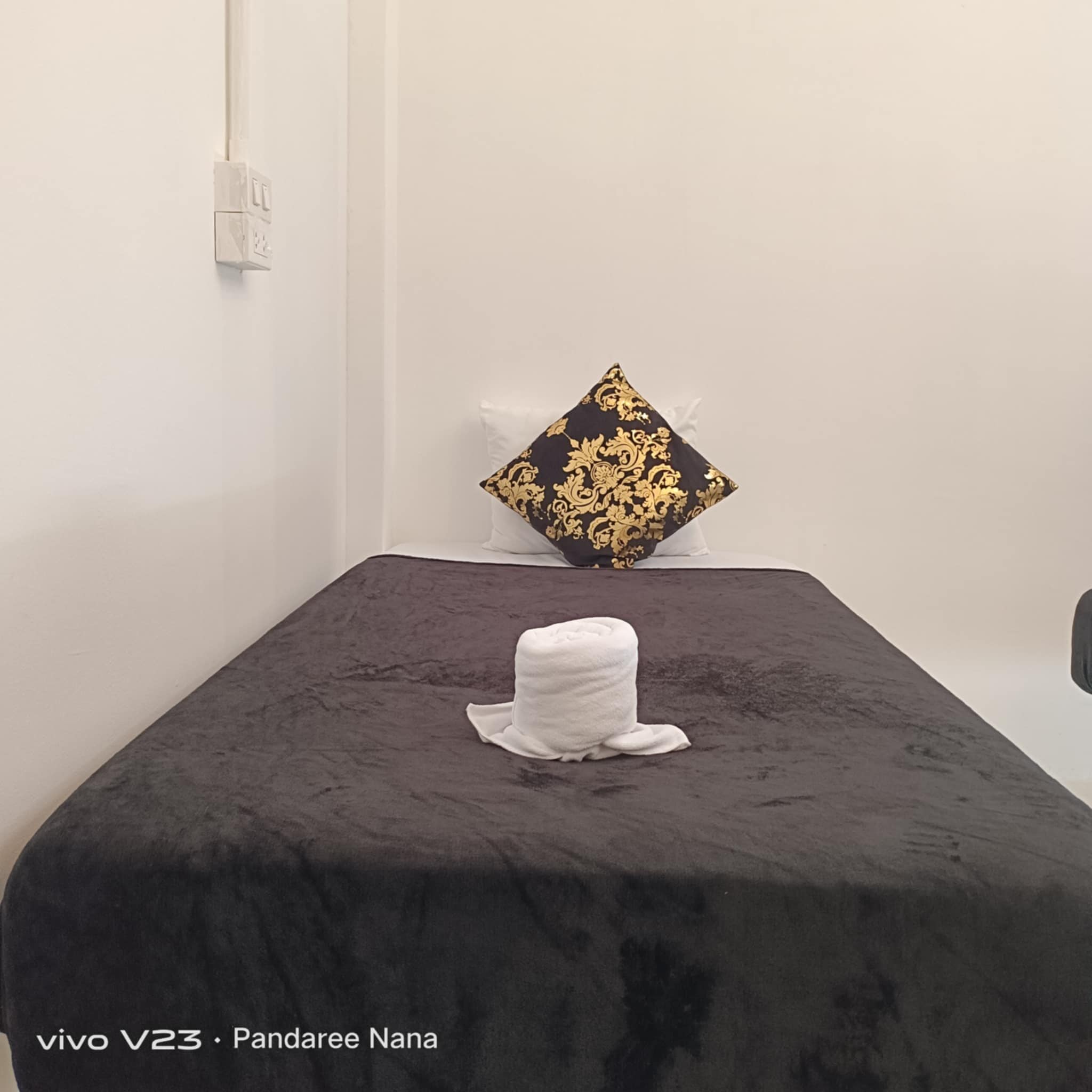 Shower, free toiletries, towels, soap